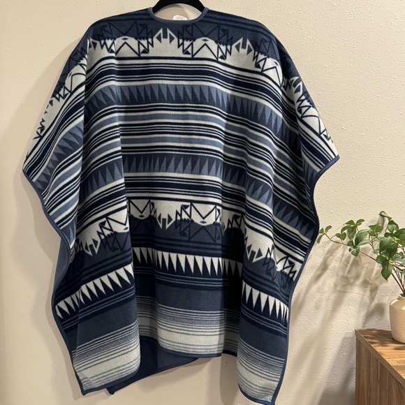 Woolrich Unisex One Size Aztec Southwest Geometric Print Fleece Wrap Poncho - Picture 2 of 4
